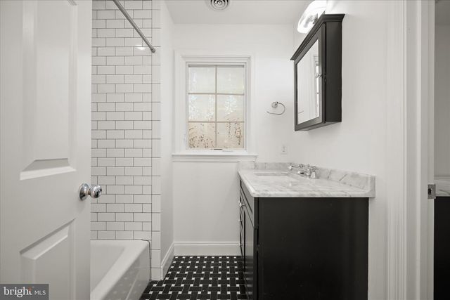 7012 EXETER RD, Bethesda, MD 20814