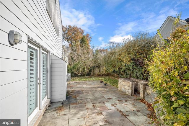 7012 EXETER RD, Bethesda, MD 20814