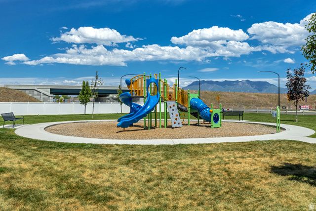 2042 W LYDIA LN, Syracuse, UT 84075