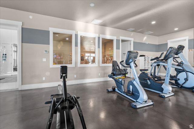 2042 W LYDIA LN, Syracuse, UT 84075
