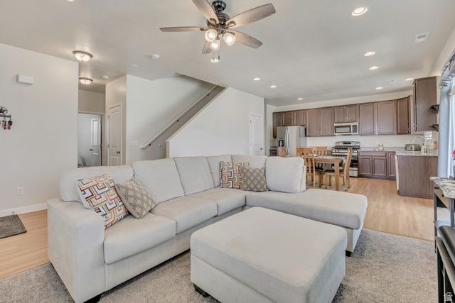 2042 W LYDIA LN, Syracuse, UT 84075