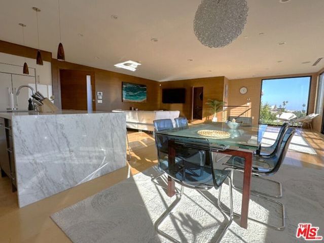 9300 Warbler Way, Los Angeles, CA 90069