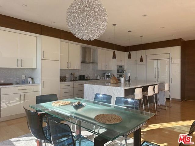 9300 Warbler Way, Los Angeles, CA 90069