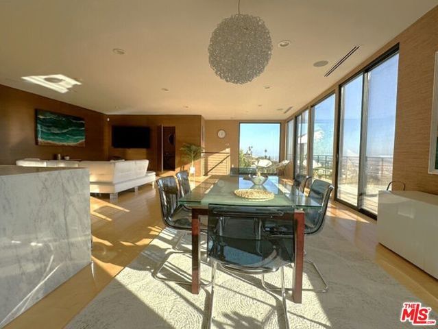 9300 Warbler Way, Los Angeles, CA 90069