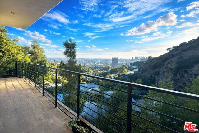 9300 Warbler Way, Los Angeles, CA 90069