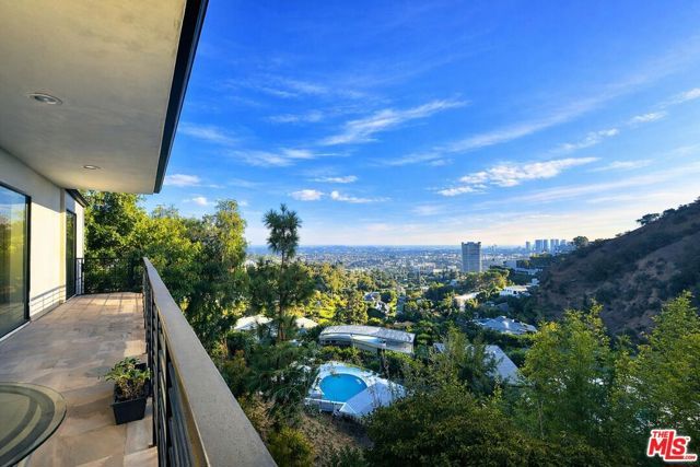 9300 Warbler Way, Los Angeles, CA 90069