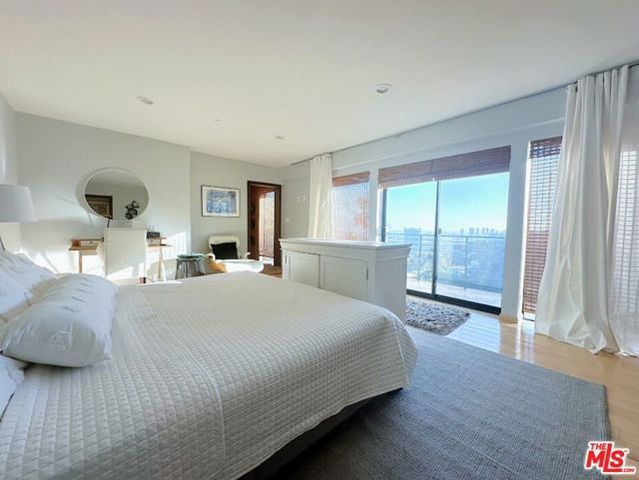 9300 Warbler Way, Los Angeles, CA 90069