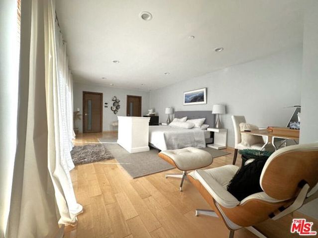 9300 Warbler Way, Los Angeles, CA 90069