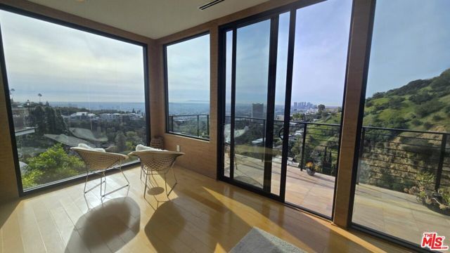 9300 Warbler Way, Los Angeles, CA 90069