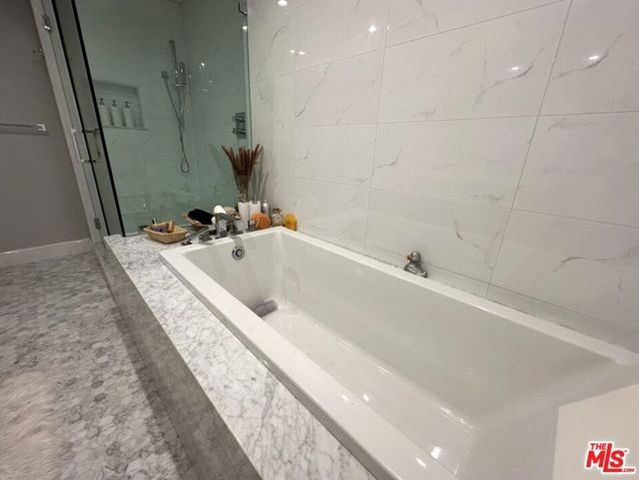 9300 Warbler Way, Los Angeles, CA 90069