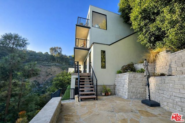 9300 Warbler Way, Los Angeles, CA 90069