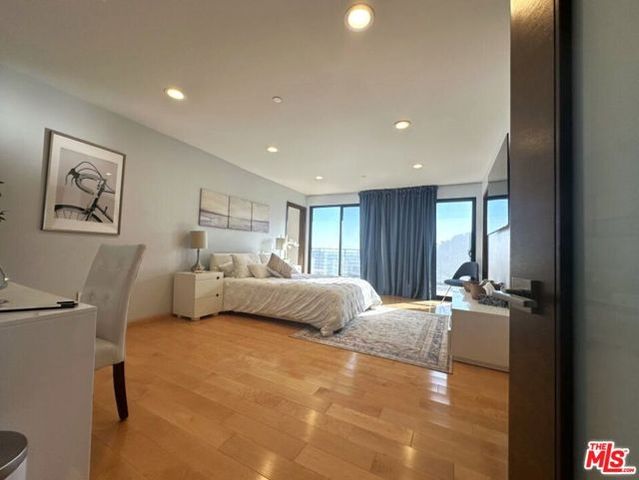 9300 Warbler Way, Los Angeles, CA 90069