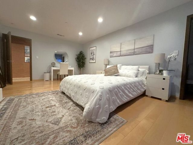 9300 Warbler Way, Los Angeles, CA 90069