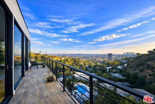 9300 Warbler Way, Los Angeles, CA 90069