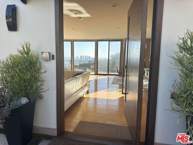 9300 Warbler Way, Los Angeles, CA 90069