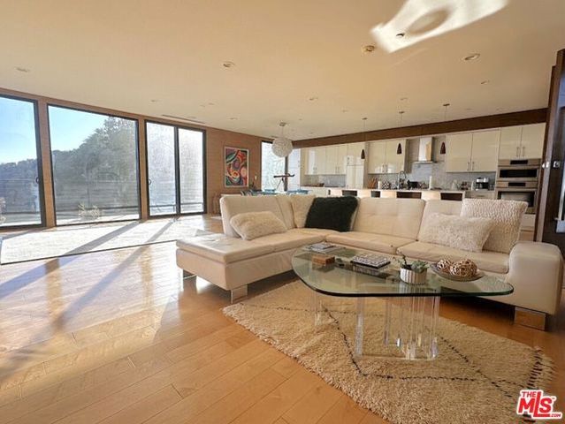 9300 Warbler Way, Los Angeles, CA 90069