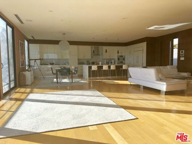 9300 Warbler Way, Los Angeles, CA 90069