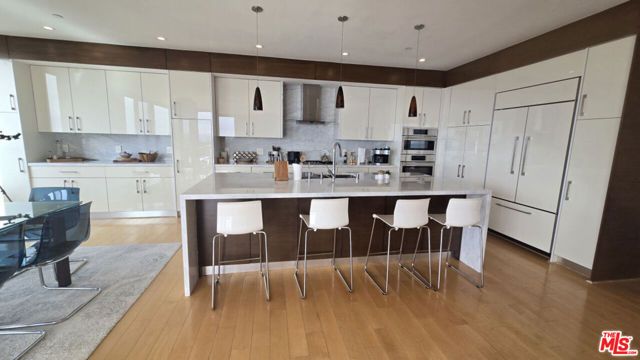 9300 Warbler Way, Los Angeles, CA 90069