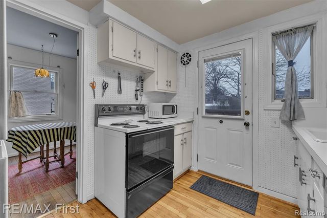 1974 Graefield Road, Birmingham, MI 48009