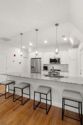 68 Chestnut St 6, Newton, MA 02465