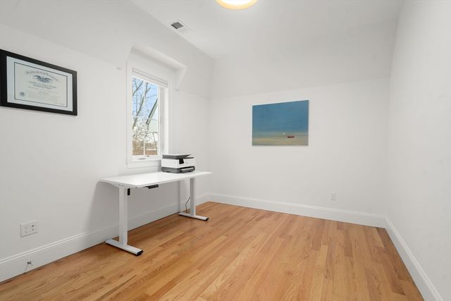 68 Chestnut St 6, Newton, MA 02465