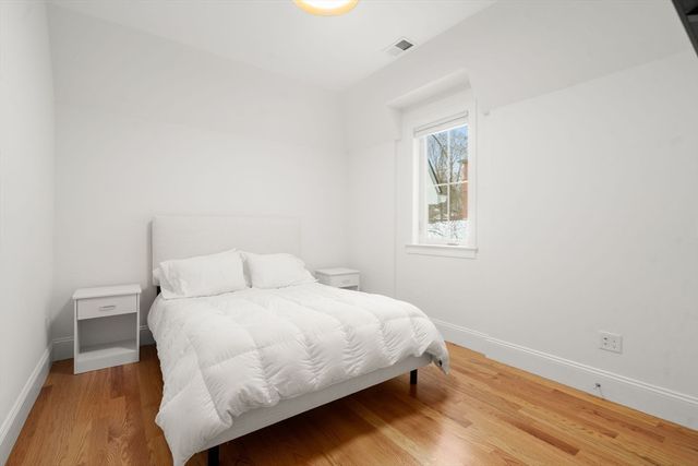 68 Chestnut St 6, Newton, MA 02465