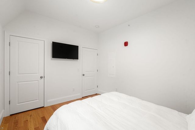 68 Chestnut St 6, Newton, MA 02465