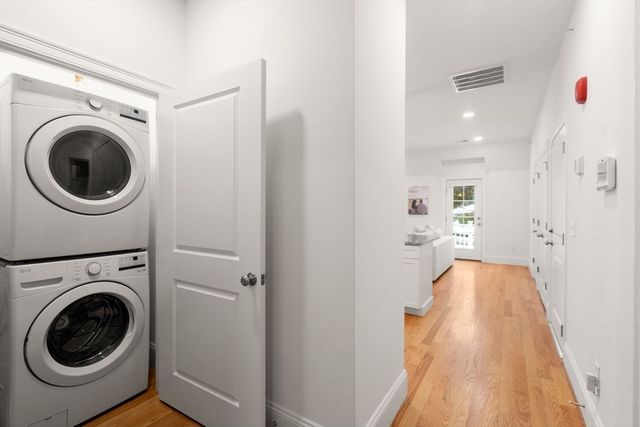 68 Chestnut St 6, Newton, MA 02465