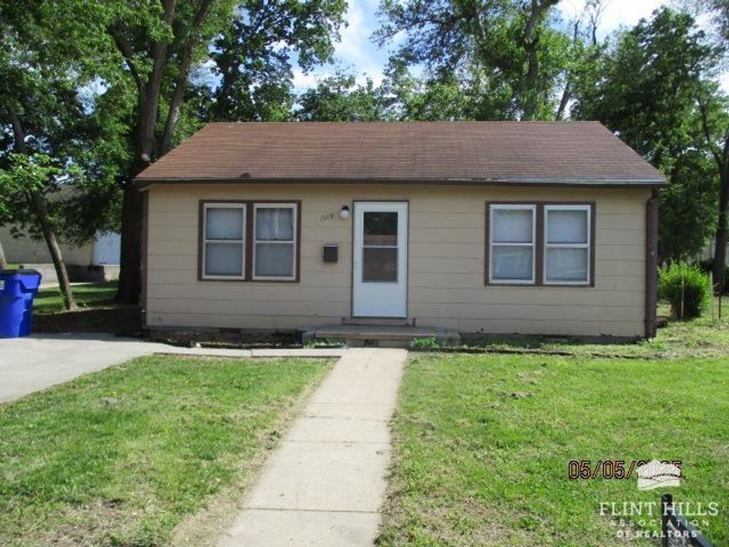 1019 W 8th Street, Junction City, KS 66441