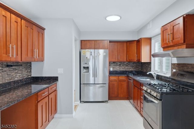 88 6Th St, Clifton City, NJ 07011