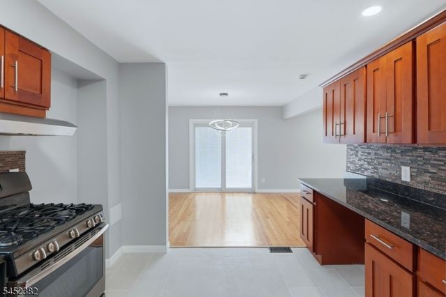 88 6Th St, Clifton City, NJ 07011