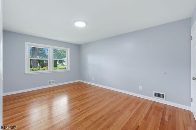 88 6Th St, Clifton City, NJ 07011