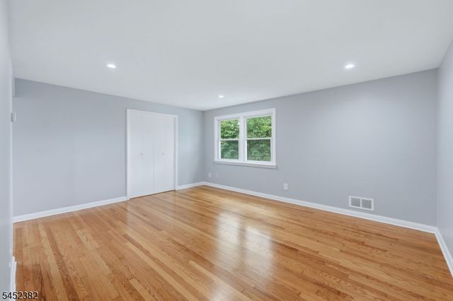 88 6Th St, Clifton City, NJ 07011