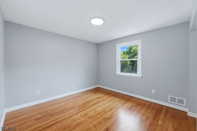 88 6Th St, Clifton City, NJ 07011