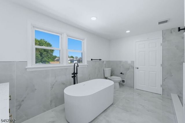 88 6Th St, Clifton City, NJ 07011