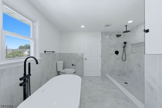 88 6Th St, Clifton City, NJ 07011