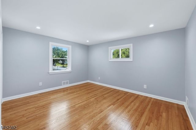 88 6Th St, Clifton City, NJ 07011