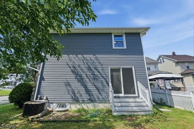 88 6Th St, Clifton City, NJ 07011
