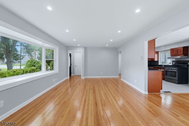 88 6Th St, Clifton City, NJ 07011