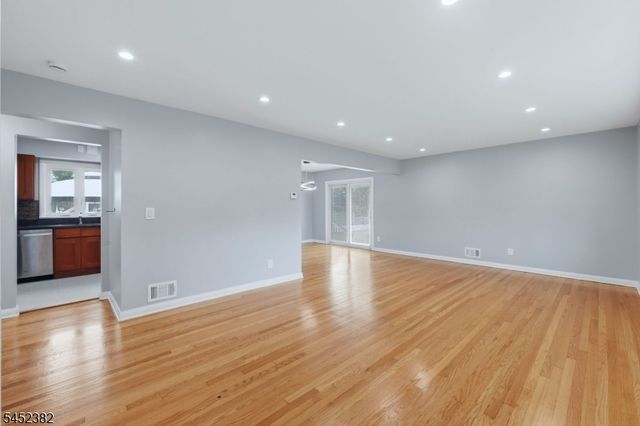 88 6Th St, Clifton City, NJ 07011