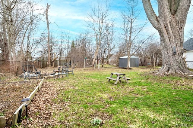 5944 Lakeview, Hamburg, NY 14085