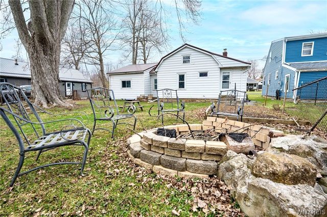 5944 Lakeview, Hamburg, NY 14085