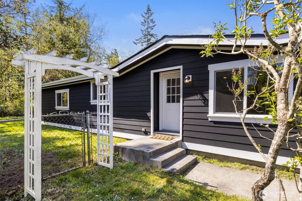 2012 Queen Anne Place, Port Townsend, WA 98368