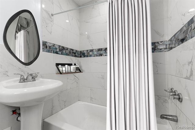 12000 Findlay Street, Detroit, MI 48205