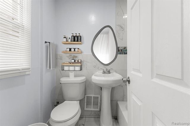 12000 Findlay Street, Detroit, MI 48205