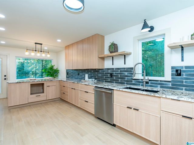 3512 VALLEY CIRCLE, Vestavia Hills, AL 35243