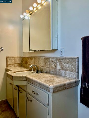 3530 Clinton Ave, Richmond, CA 94805