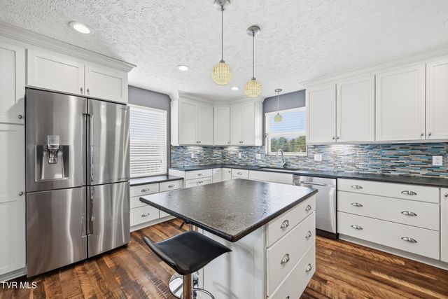 222 Old Stage Drive, Bristol, TN 37620