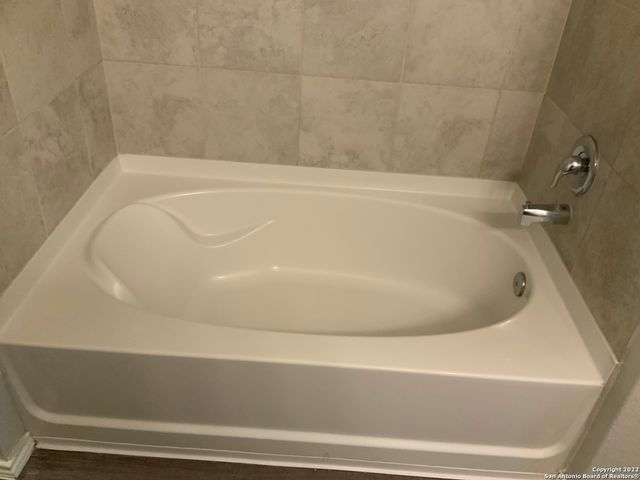 2409 Key Hole view, Converse, TX 78109