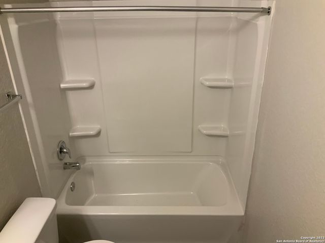2409 Key Hole view, Converse, TX 78109